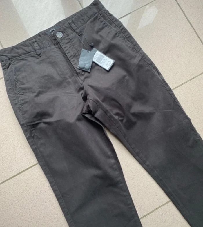 Pantalon Chino de marque Burton taille 38 noir, neuf, valeur 59,90 euros - photo numéro 2