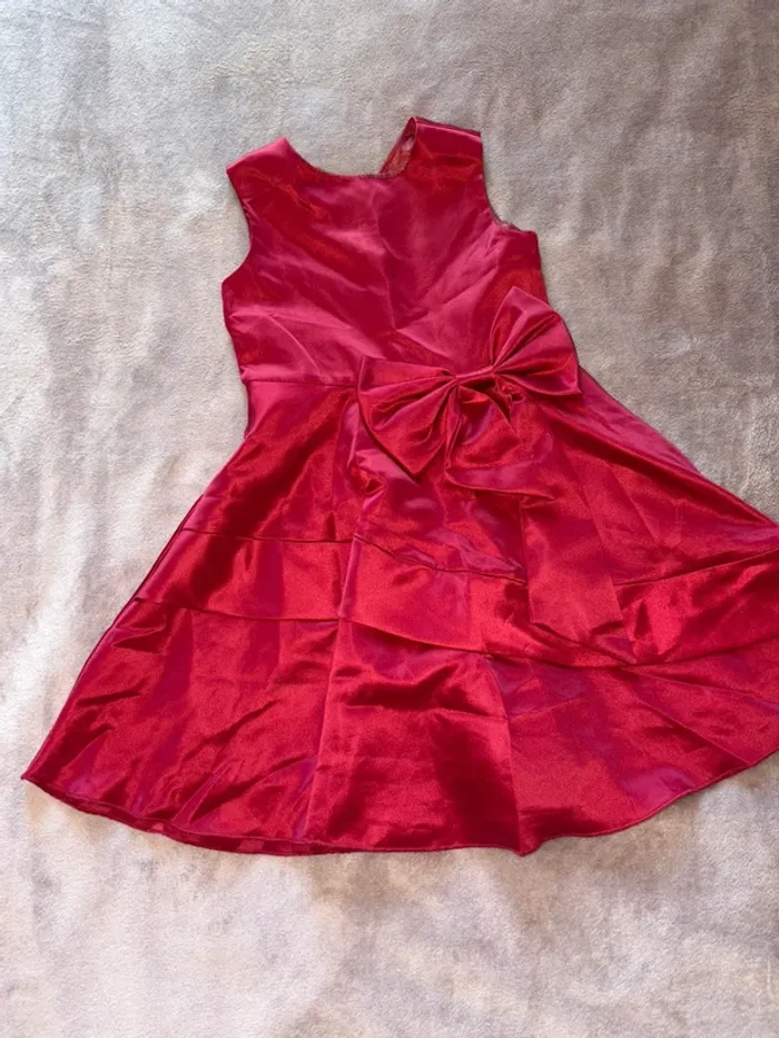 Robe de cérémonie fille taille 4 ans couleur bordeaux en très bon état. - photo numéro 5