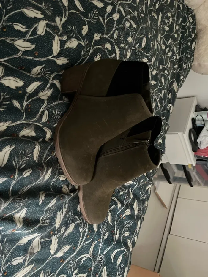 Bottine kaki à talon neuve