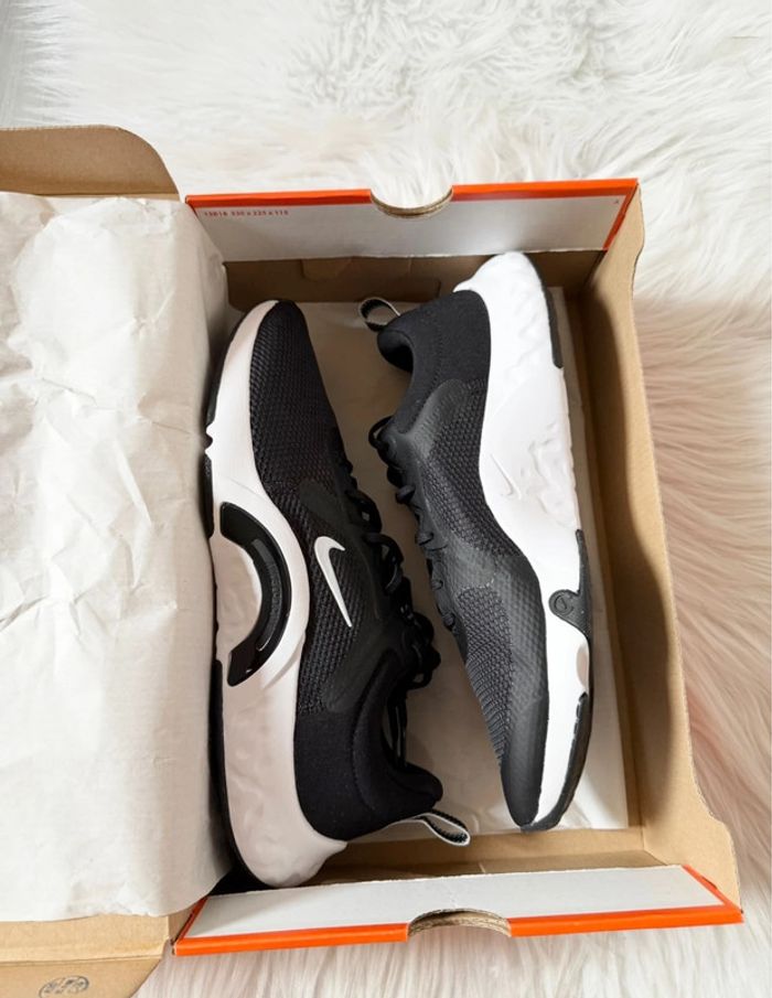 Baskets Nike Renew In-Season TR 11 – Taille 44,5 – noir/blanc – Neuf avec étiquette - photo numéro 13