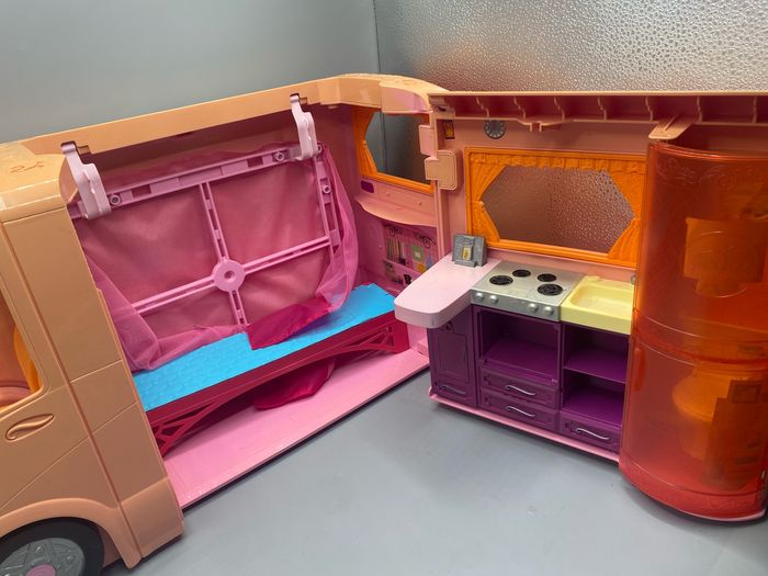 Camping car barbie - mattel 2008 - photo numéro 3