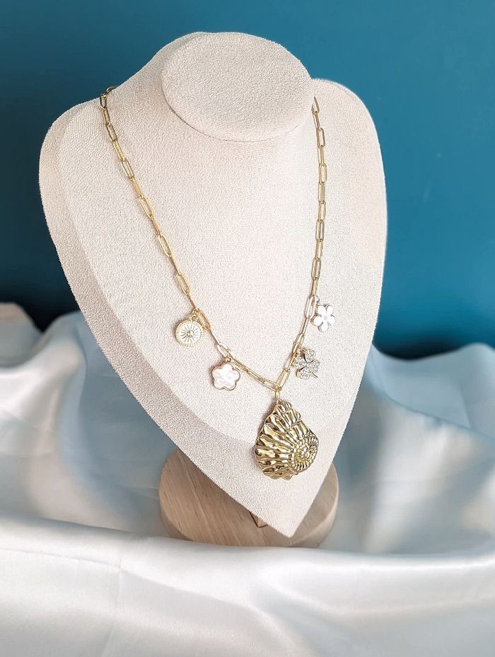 Collier breloques coquillage