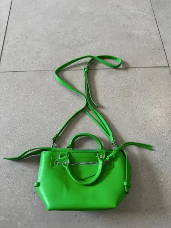 Sac à bandoulière vert Zara, très bon état, 24*14cm