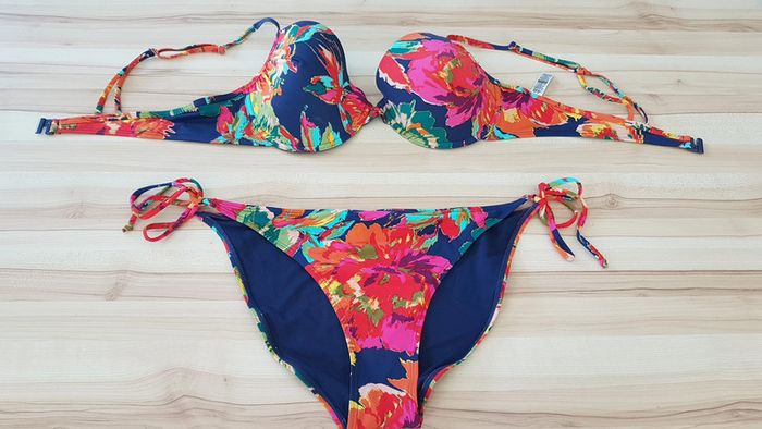 Maillot de bain 2 pièces état neuf 48 bonnet D