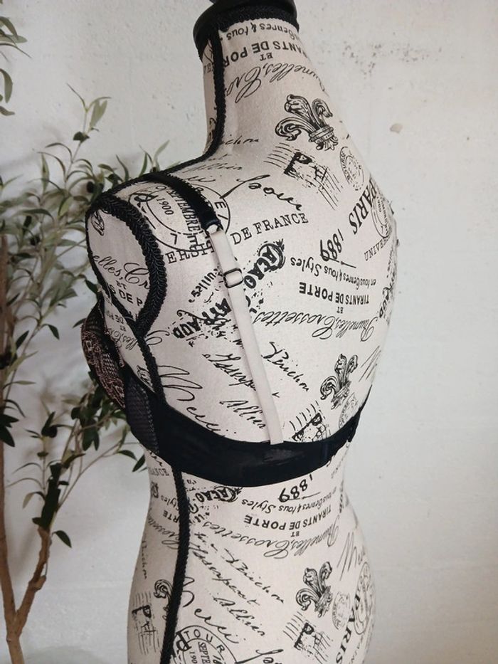 Soutien-gorge noir dentelle – Taille 90C (Marques M&S) - photo numéro 6