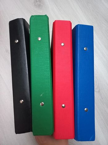 Lot de 4 petits classeurs avec intercalaires