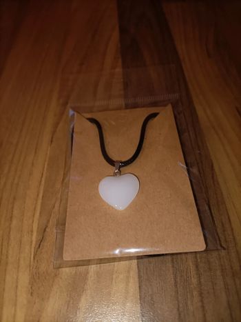 Collier neuf coeur pierre blanc