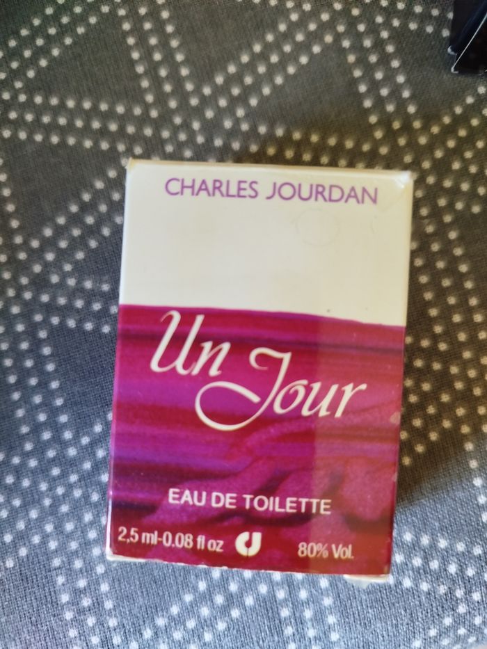 Une miniature de parfum Charles Jourdan - photo numéro 2