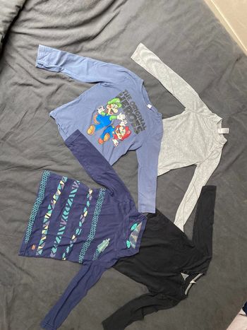 Lot pull leger manche longue dont un mario
