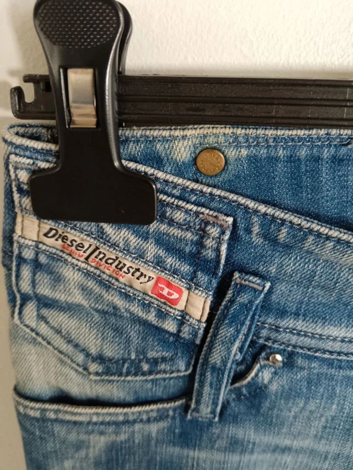 C16 jeans bleu diesel W24 - photo numéro 3