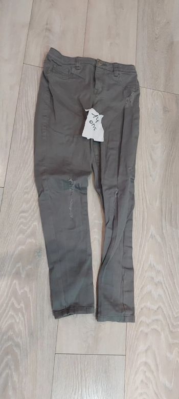 Pantalon skinny, effet troué, taille 11/12 ans mais assez grand