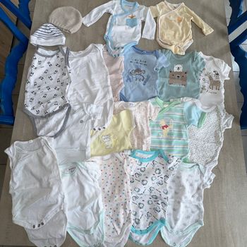 Lot bodies taille 1 mois