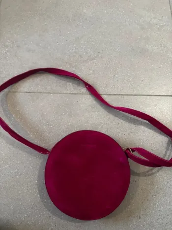 Pochette à bandoulière rose Naf Naf, très bon état, 20,5cm de diametre