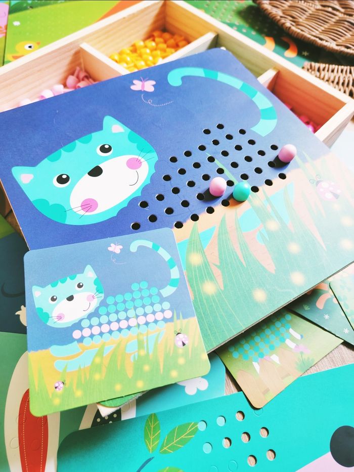 👶Coffret Montessori mosaïques en bois avec fiches animaux et clous en plastique - photo numéro 2