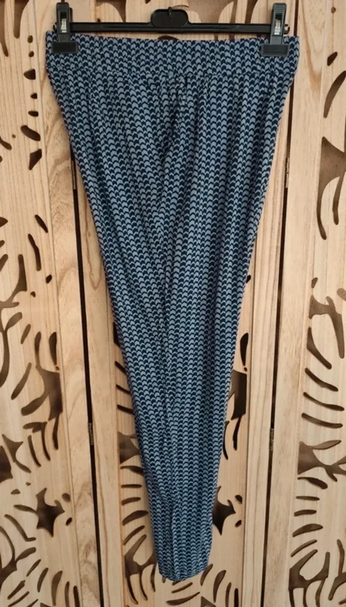 Pantalon fluide et léger imprimé T 42 Divided H &M