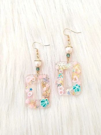 Boucles d'oreilles pendantes rectangulaire en résine, féérie irisée