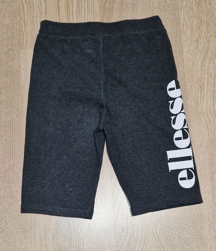 Short sport ellesse 36 excellent état - photo numéro 2