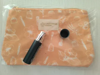 Trousse maquillage + vapo de sac neuf