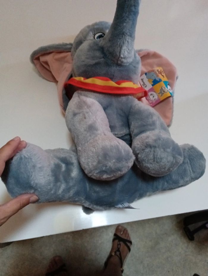 Peluche Disney Dumbo taille 50 cm neuf - photo numéro 3