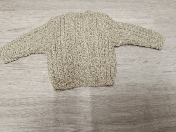 Gilet en laine fait main tbe 6 mois - photo numéro 3
