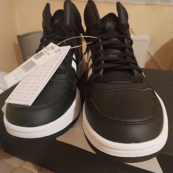 Adidas neuves dans sa boîte Pointure 37 et demi - photo numéro 2