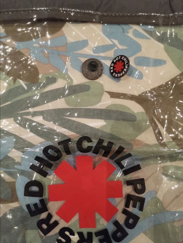 Sac bag Red Hot Chili Peppers et 2 pin's - photo numéro 3