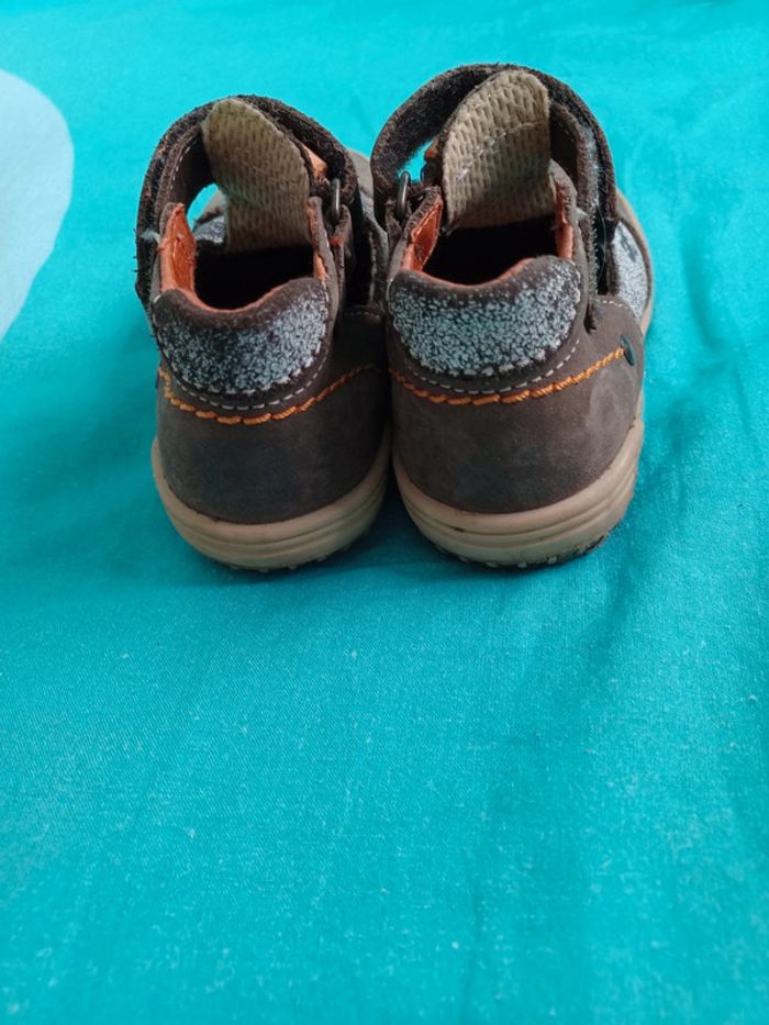 Chaussures garçon taille 22 - photo numéro 2