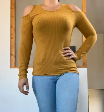 Top jaune moutarde épaules dénudées sexy
