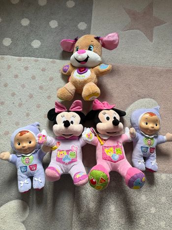 5 peluches interactives 