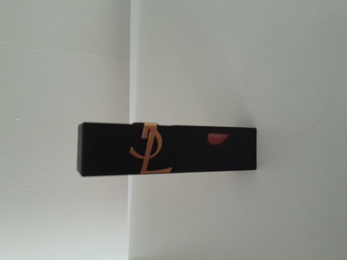 Rouge à lèvres Yves Saint Laurent - photo numéro 4