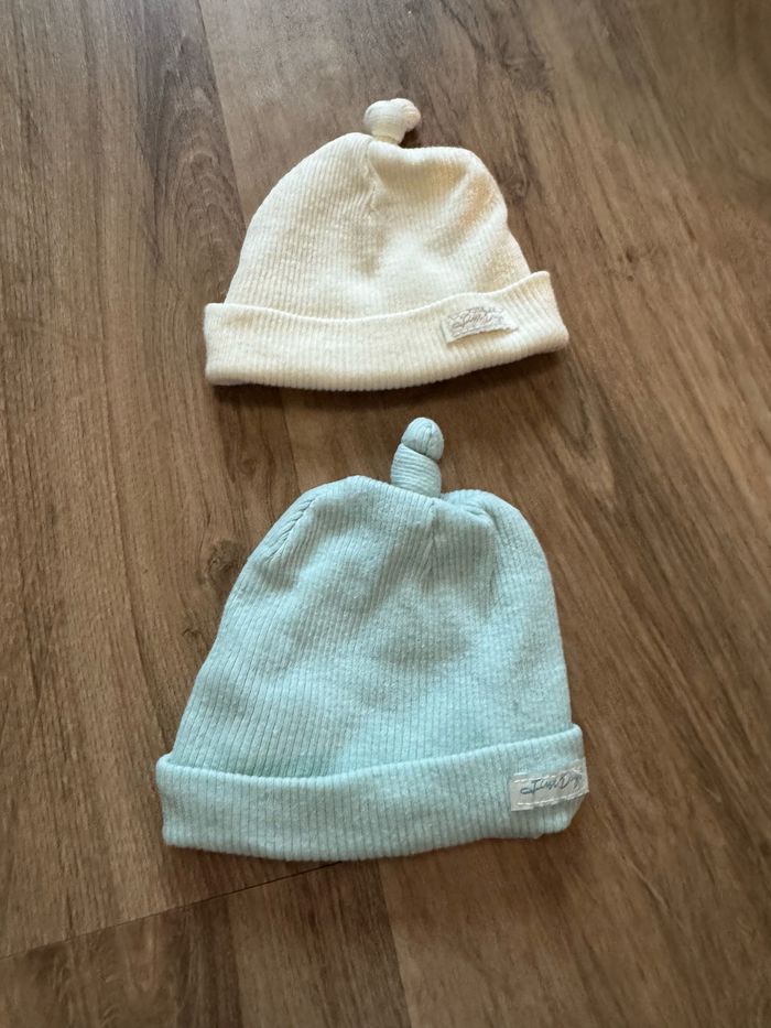 Lot de 2 bonnets Orchestra bébé très bon état