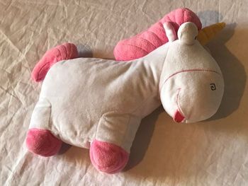 Petite Licorne Blanche Plate Corne Jaune Crinière Queue Pattes Roses Peluche Petits Enfants Bébés