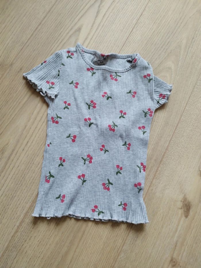 Lot de trois teeshirt manches courtes été fille 4 ans - photo numéro 4