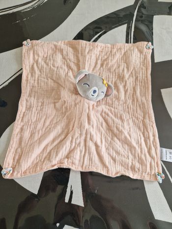 Doudou plat vertbaudet koala gaze de coton rose