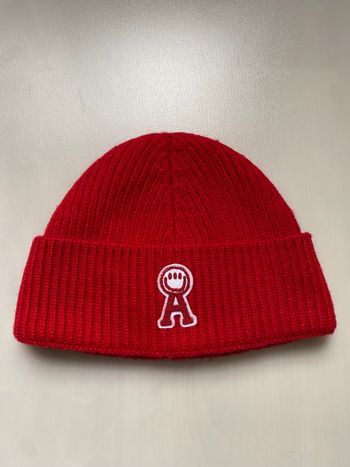 Bonnet Ami Paris x Novo (collaboration) rouge édition limitée numérotée 141/420