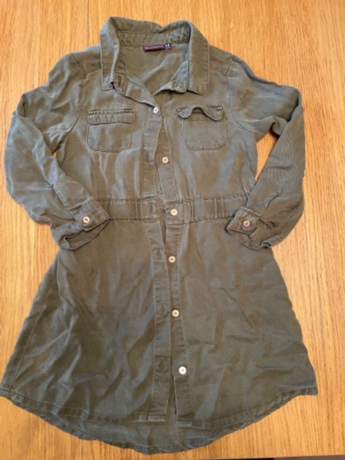 Robe kaki