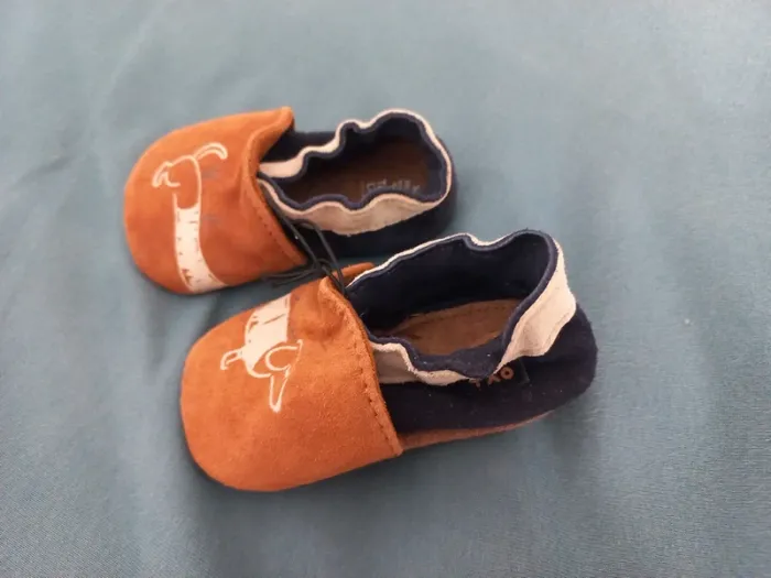 Petits chaussons souples Tape à l'œil neufs 3/6 mois - photo numéro 3