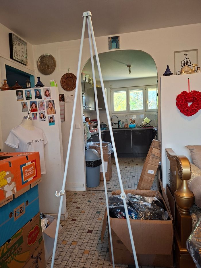 Trépied pour tableau des tables invités mariage neuf hauteur 1 m 67 prix 6 euro