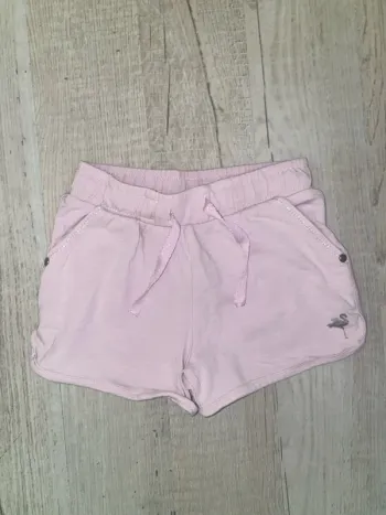 Short fille