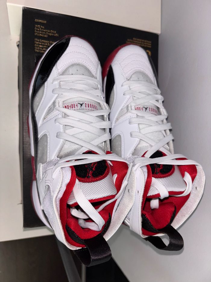 Baskets Jordan P.38,5 Neuves - photo numéro 3