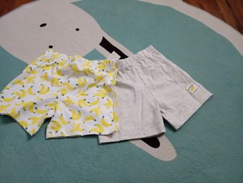 Lot 2 shorts neufs 23 mois