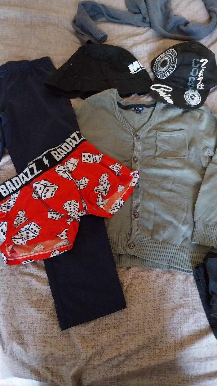 Lot de 12 vêtements 8 ans garçon - photo numéro 5