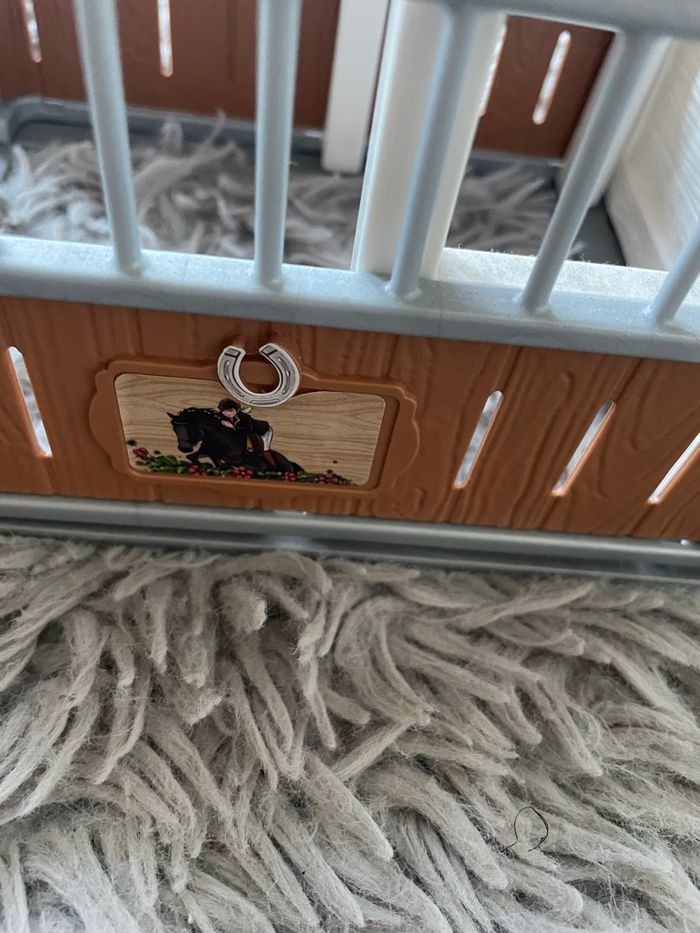 Box avec cheval Schleich - photo numéro 2