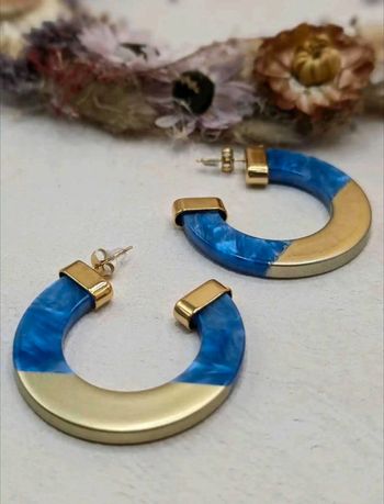 Créoles acier doré et résine bleu jean Neuves