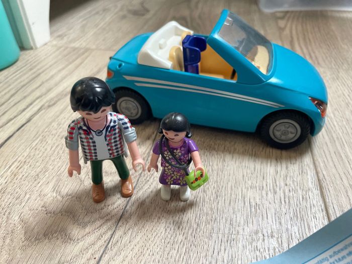 Playmobil papa avec enfant et cabriolet - photo numéro 2