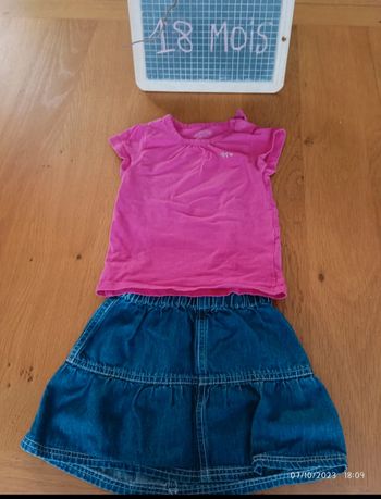 Ensemble jupe en jean et t-shirt Taille 18 mois en très bon état