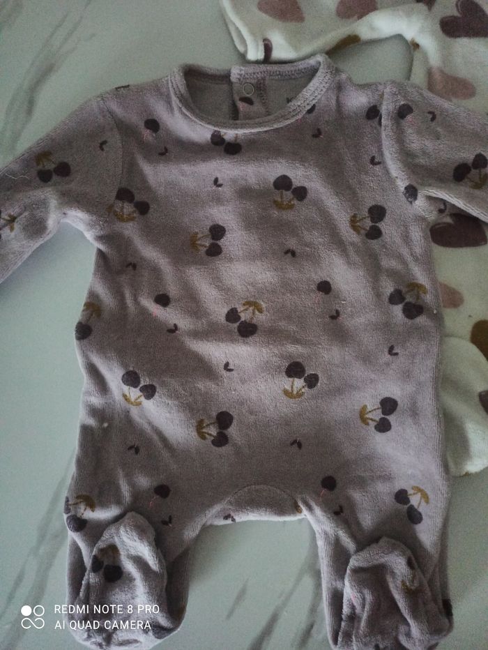 Lot 2 pyjamas 1mois - photo numéro 2