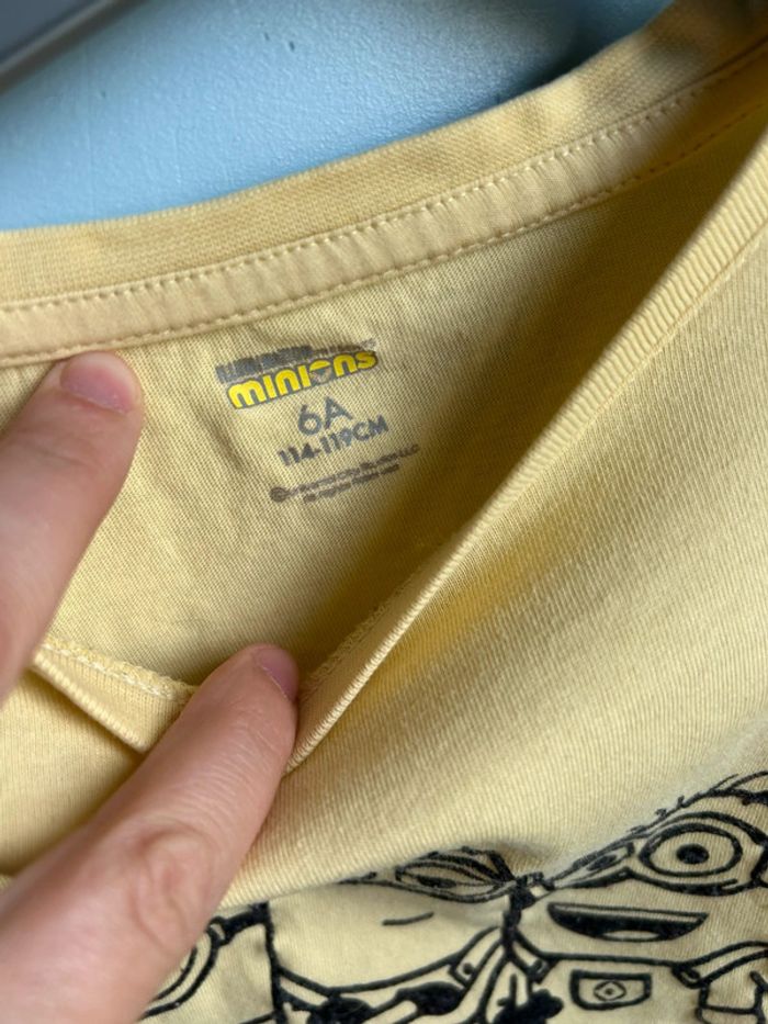 Tee shirt jaune, les minions,6 ans - photo numéro 3