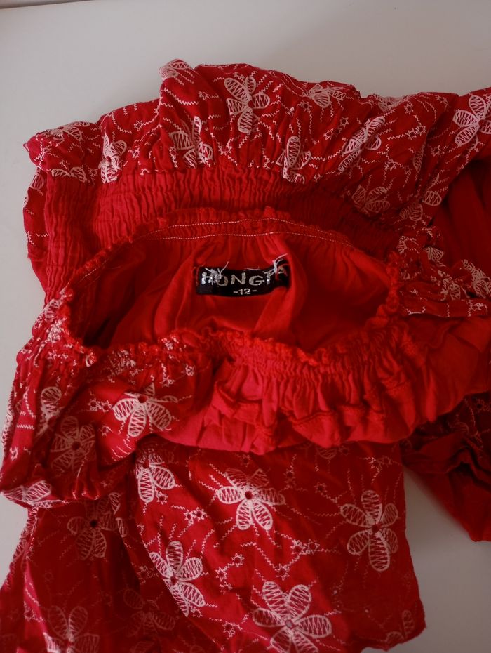 Robe rouge et broderie blanche . 12 ans . Côte n et polyester .. Très bon état. - photo numéro 4