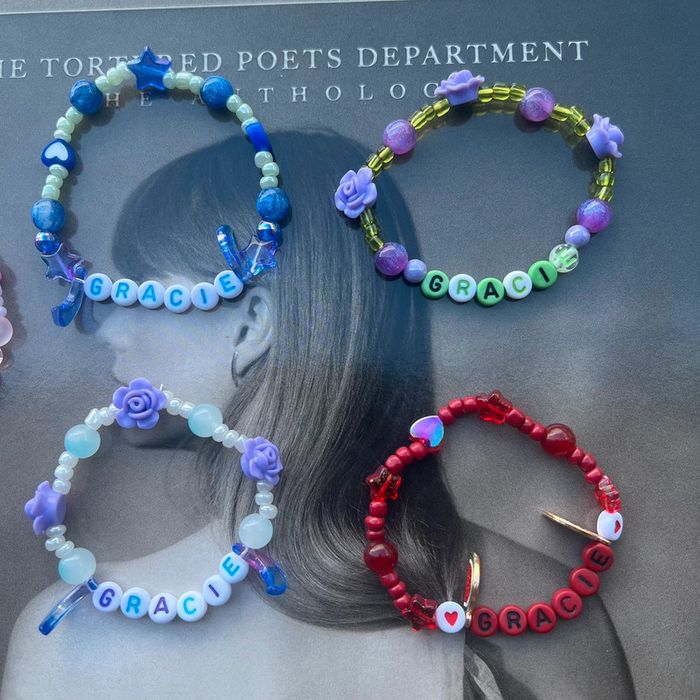 friendship bracelets | gracie abrams - photo numéro 3